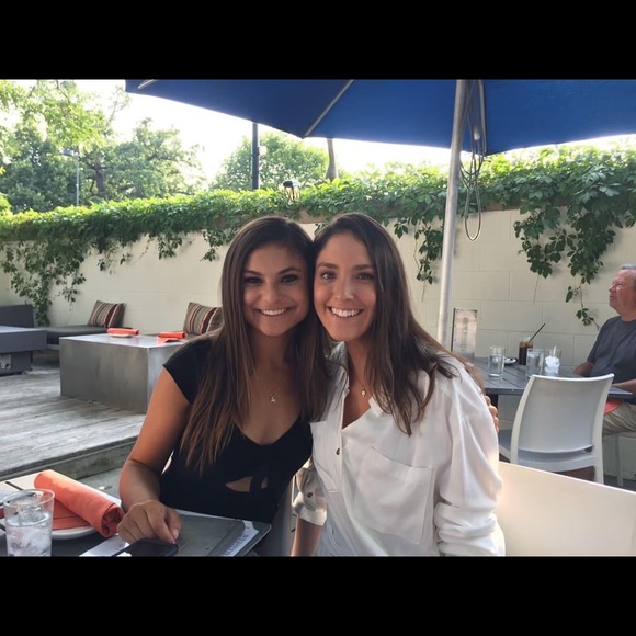 Meet your Posher, Nicole - Picture 1 of 1